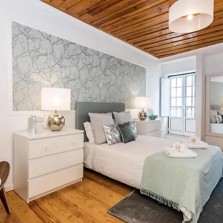 Sao Bento 1 Bedroom Garden Apartment Lisbon
