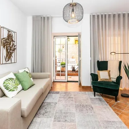 Sao Bento 1 Bedroom Garden * Lisbon
