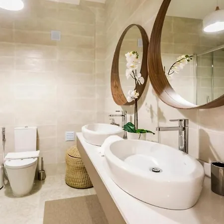 Sao Bento 1 Bedroom Garden Apartment Lisbon